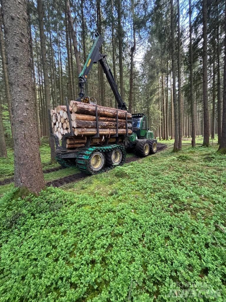John Deere 1110E Форвардеры