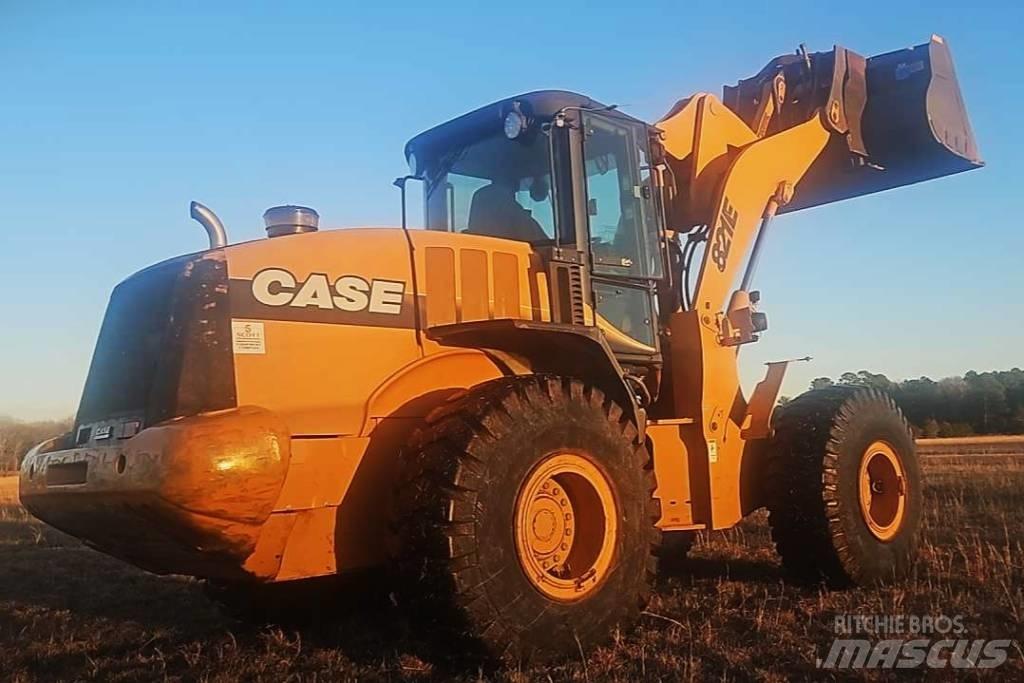 CASE 821 E Фронтальные погрузчики
