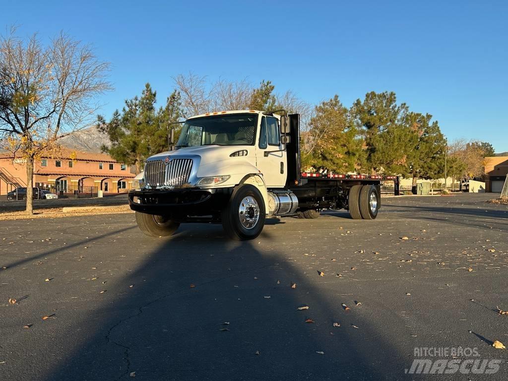 International 4300 Грузовики-платформы/боковая разгрузка
