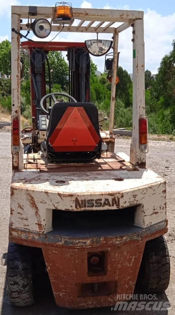 Nissan EH02A20U Дизельные погрузчики