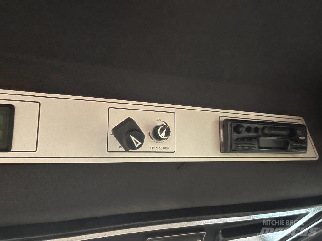 Hesston 8100 Уборочные комбайны