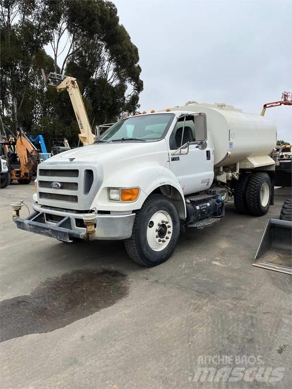 Ford F750 Грузовики-цистерны