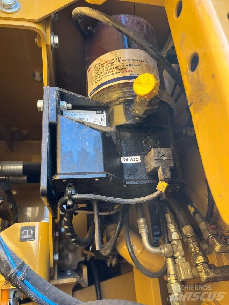 CAT 323 Гусеничные экскаваторы