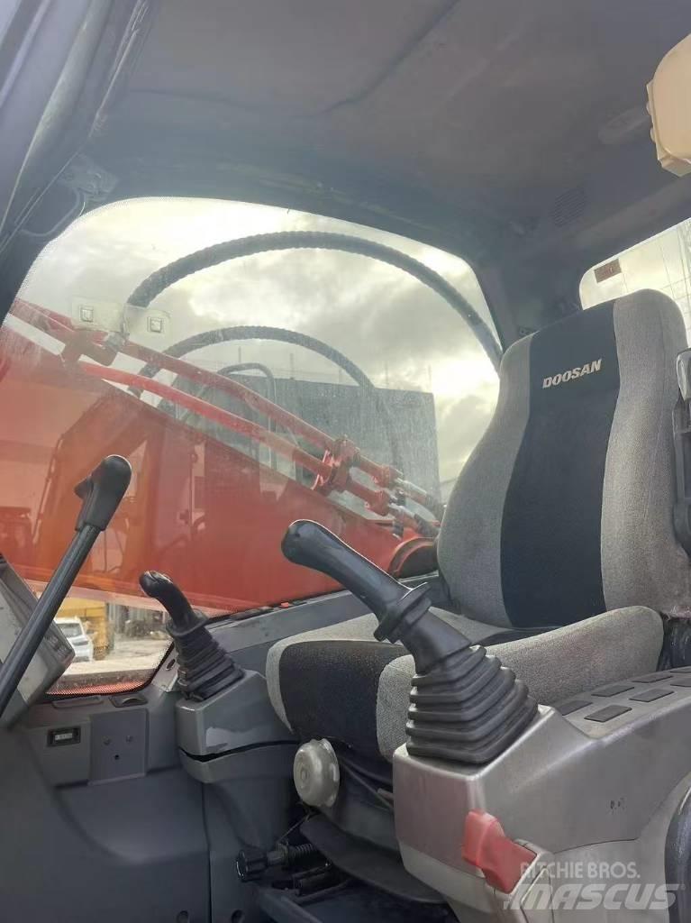 Doosan DX300LC-9C Гусеничные экскаваторы