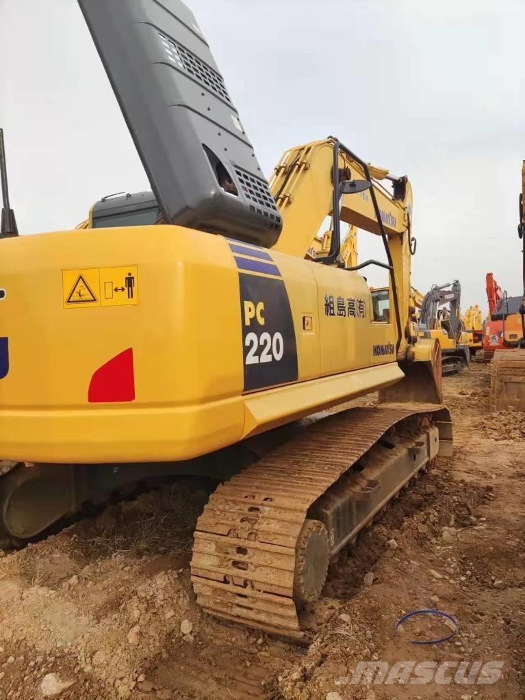 Komatsu PC220 Гусеничные экскаваторы