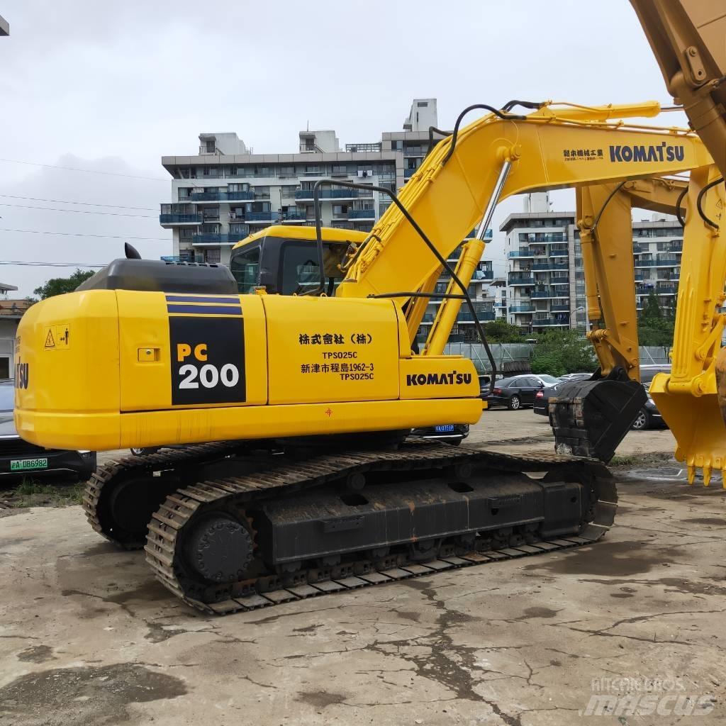 Komatsu PC200-7 Гусеничные экскаваторы