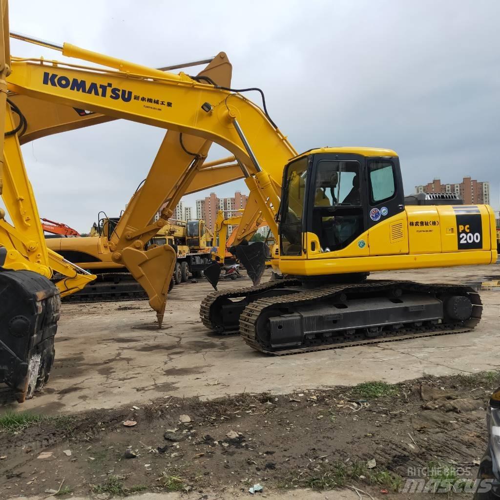 Komatsu PC200-7 Гусеничные экскаваторы