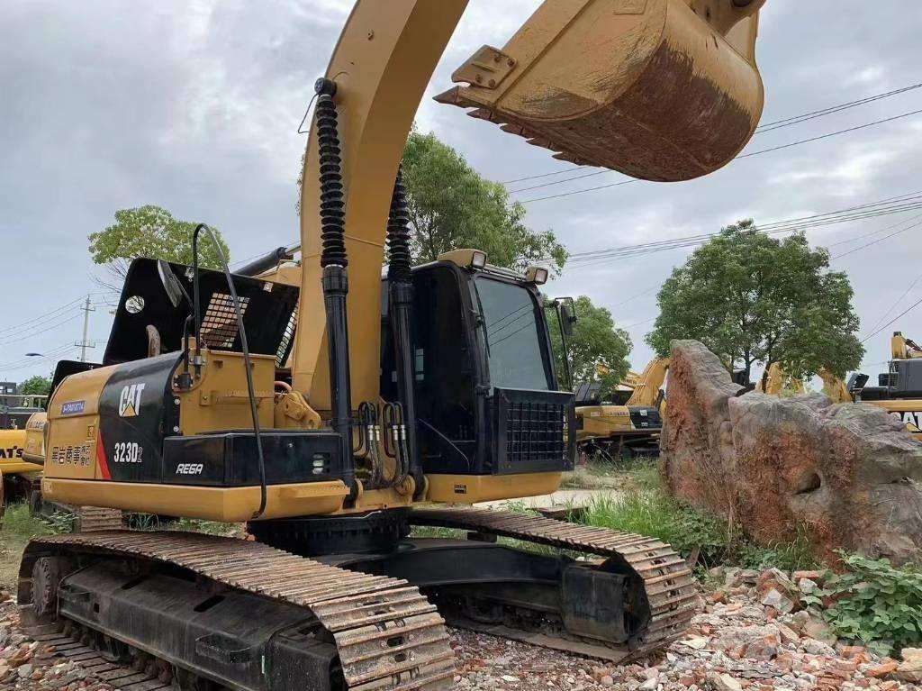 CAT 323D Гусеничные экскаваторы