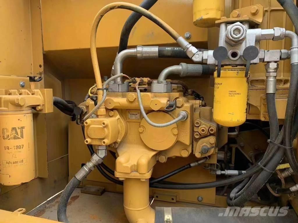 CAT 323D Гусеничные экскаваторы