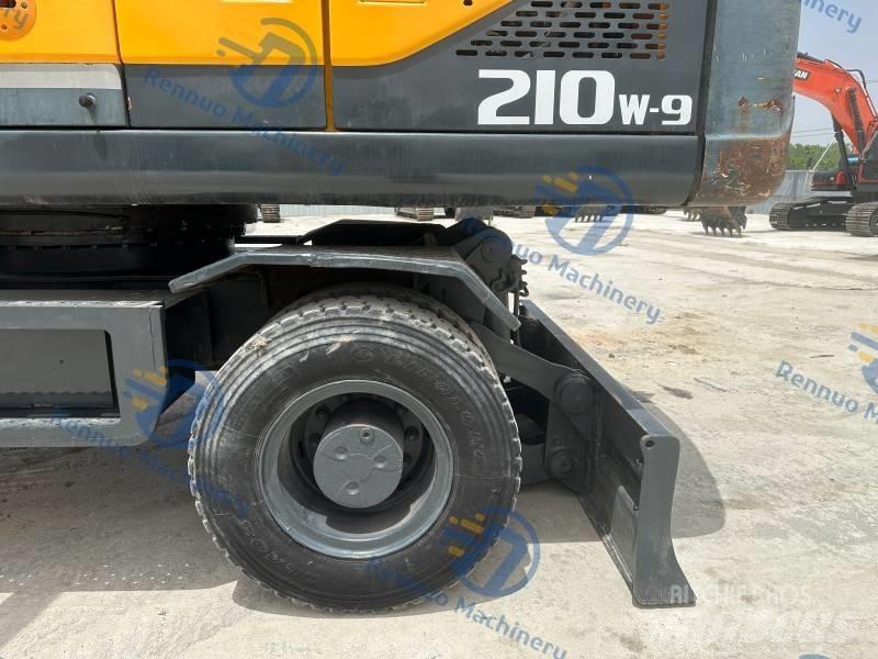 Hyundai R210W-9 Колёсные экскаваторы
