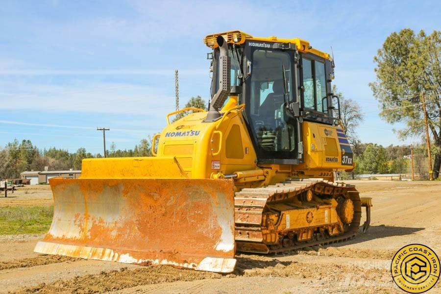 Komatsu D 37 EX Гусеничные бульдозеры
