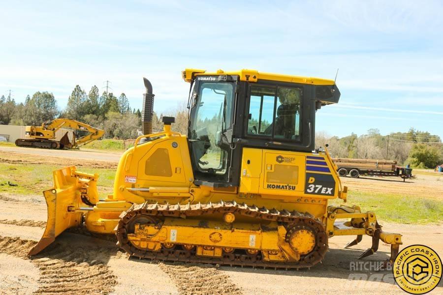 Komatsu D 37 EX Гусеничные бульдозеры
