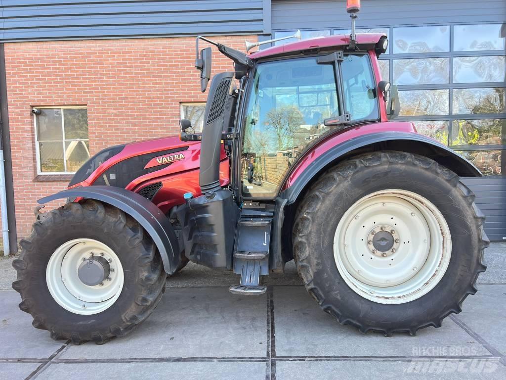 Valtra T 174 Versu Трактора