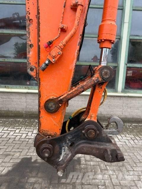 Hitachi ZX 210 LC-3 Гусеничные экскаваторы