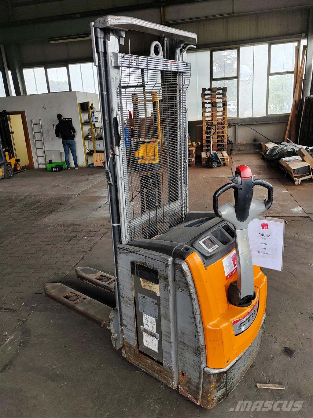 Still EXV14 Самоходные электроштабелёры