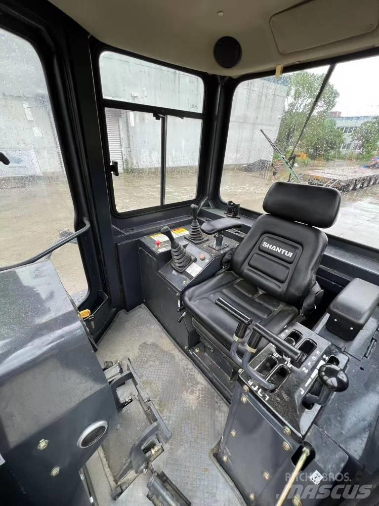 Shantui SD22L Гусеничные бульдозеры