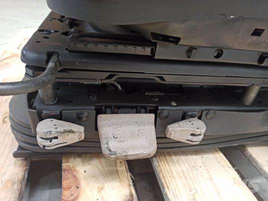 Valtra N 163 chair Кабины