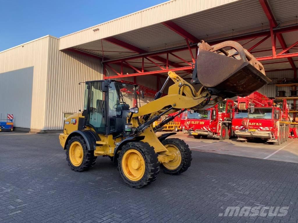 CAT 908M Фронтальные погрузчики