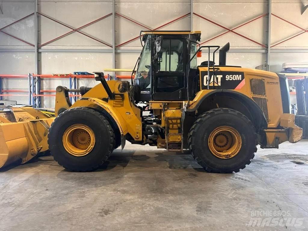 CAT 950M Фронтальные погрузчики