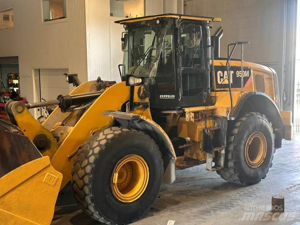 CAT 950M Фронтальные погрузчики