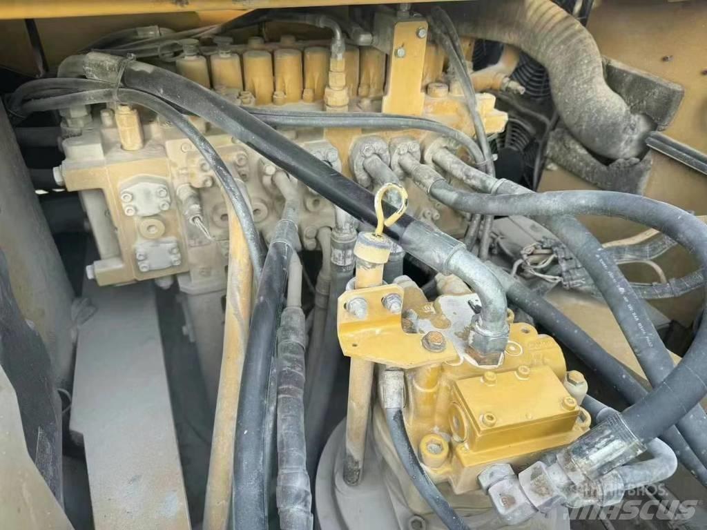 CAT 330 Гусеничные экскаваторы