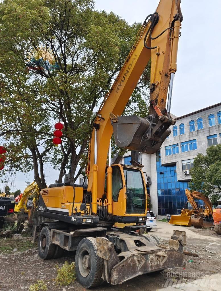 Hyundai R210W-9 Колёсные экскаваторы