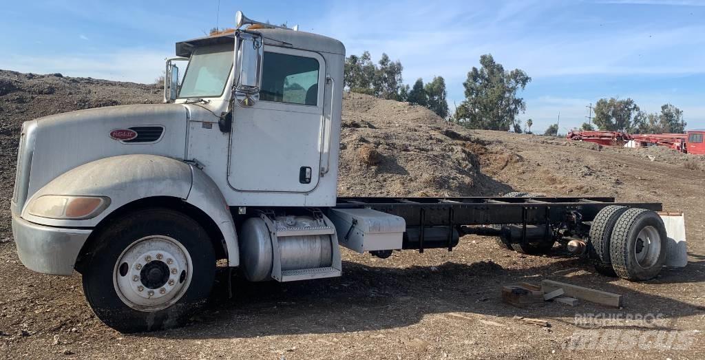 Peterbilt 335 Грузовики-Самосвалы