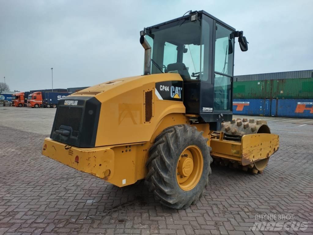 CAT CS CP44 Грунтовые катки