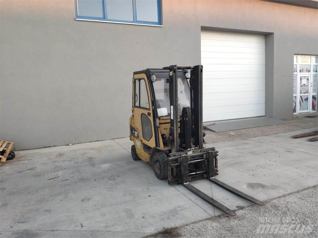 CAT GP15N Газовые погрузчики