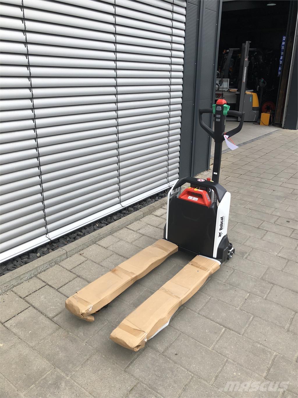 Bobcat LPM15N Ручные штабелёры с электроподъёмом