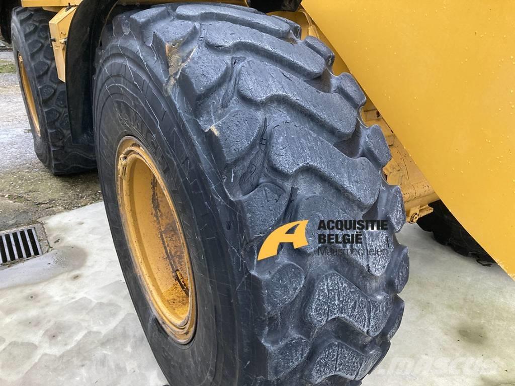 CAT 930M Фронтальные погрузчики