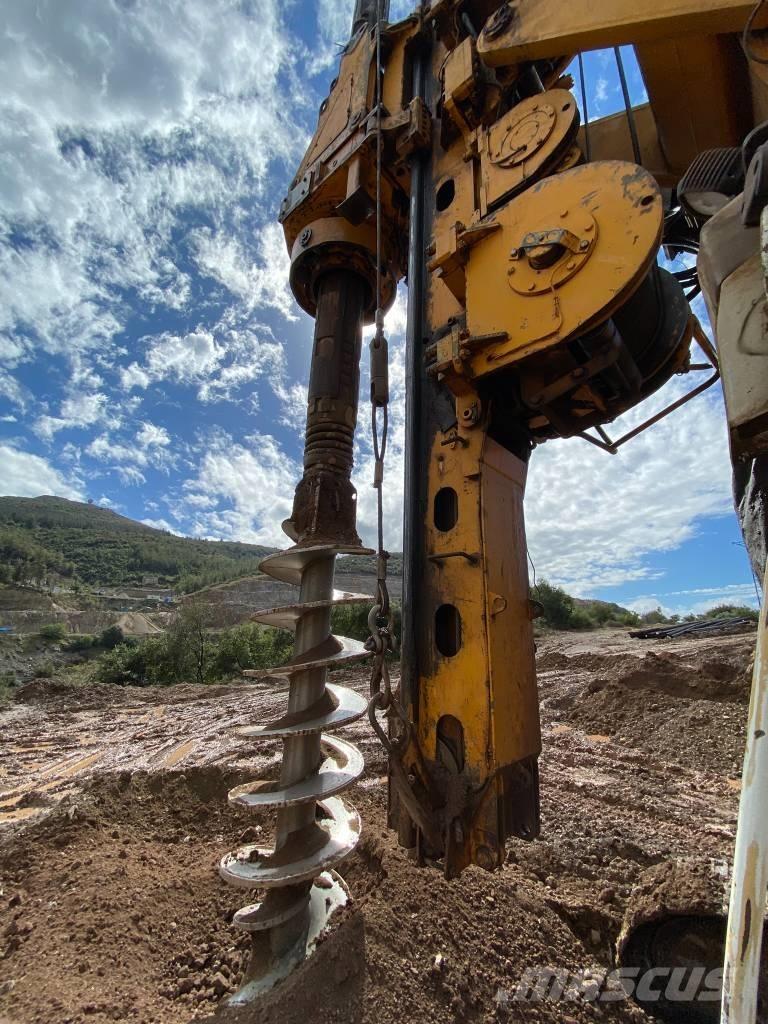 Bauer BG 24 H Гусеничные буровые установки