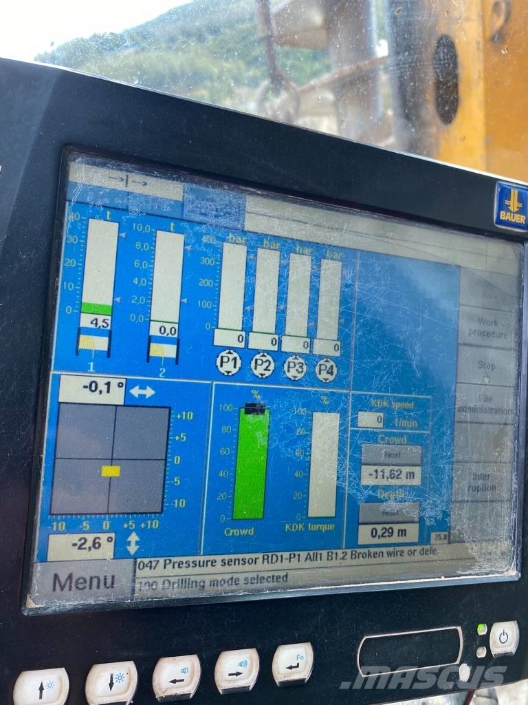 Bauer BG 24 H Гусеничные буровые установки