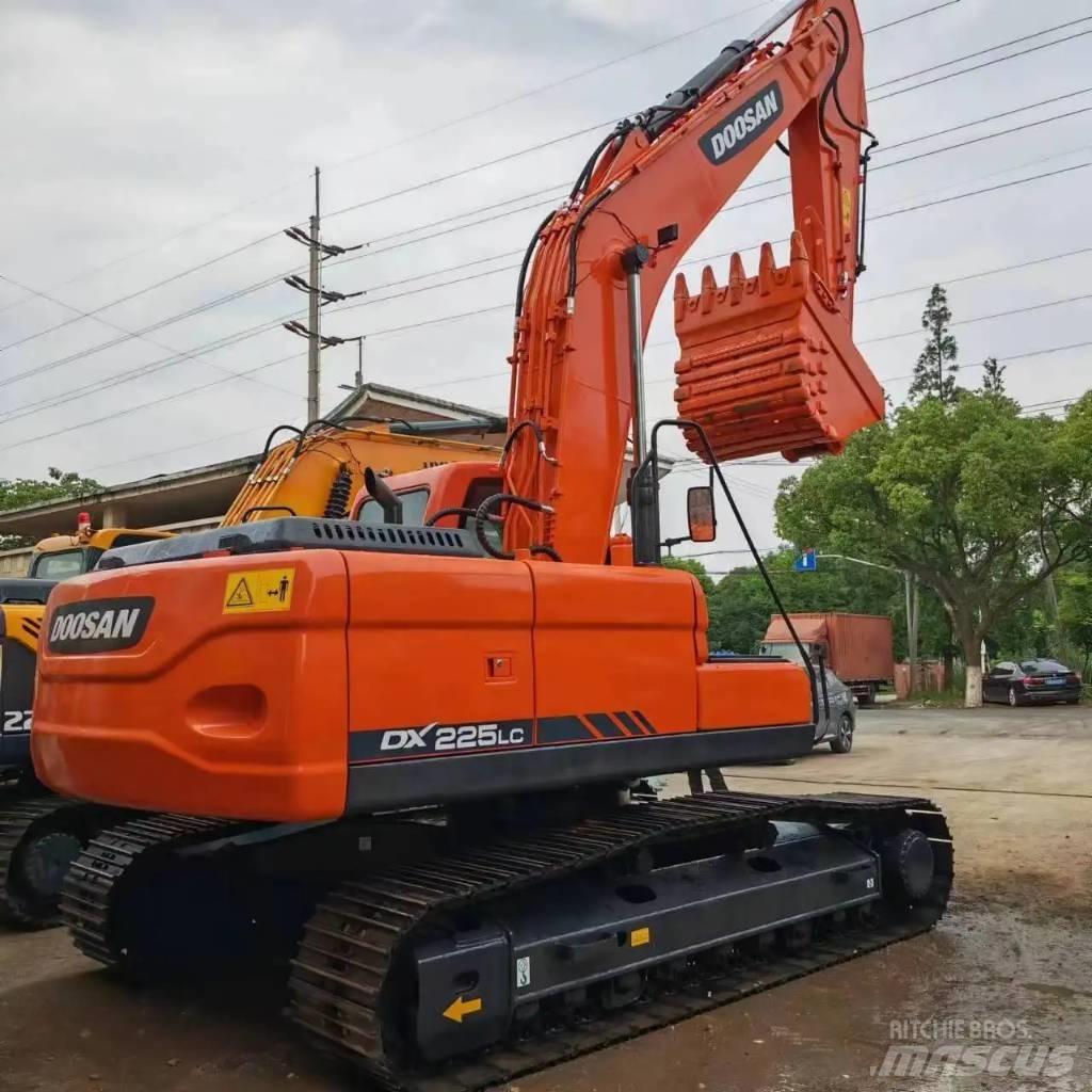 Doosan DX225LC-9C Гусеничные экскаваторы