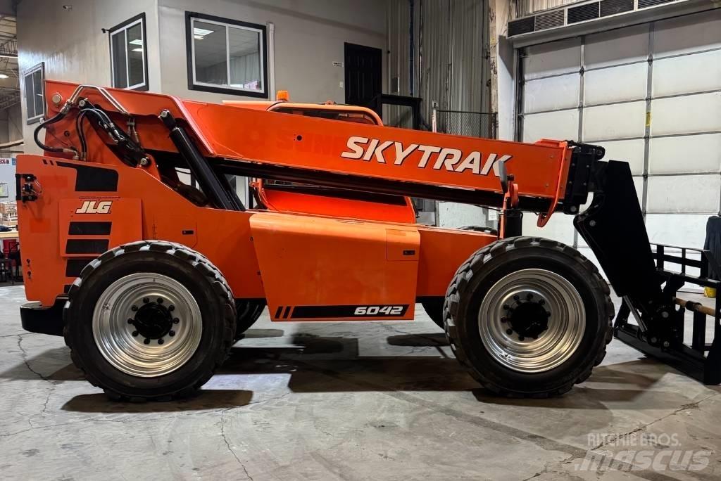 SkyTrak 6042 Телескопические погрузчики