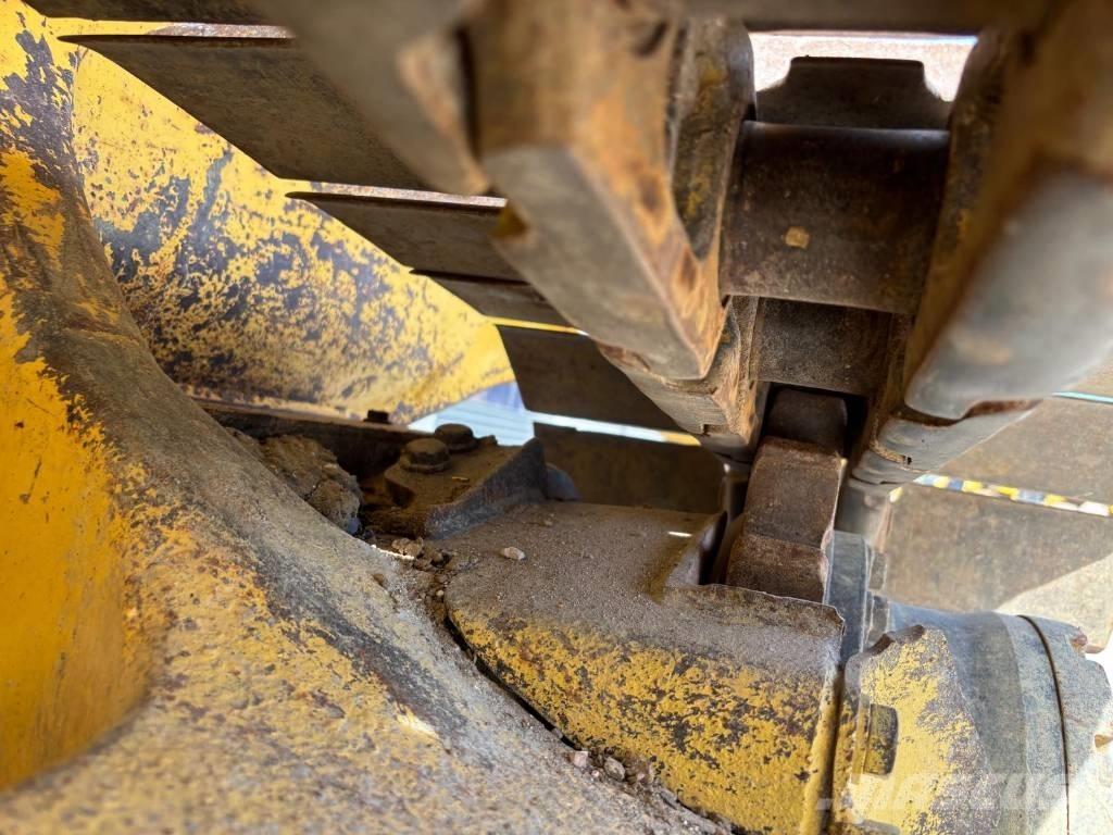 Komatsu D37 PX-23 Гусеничные бульдозеры