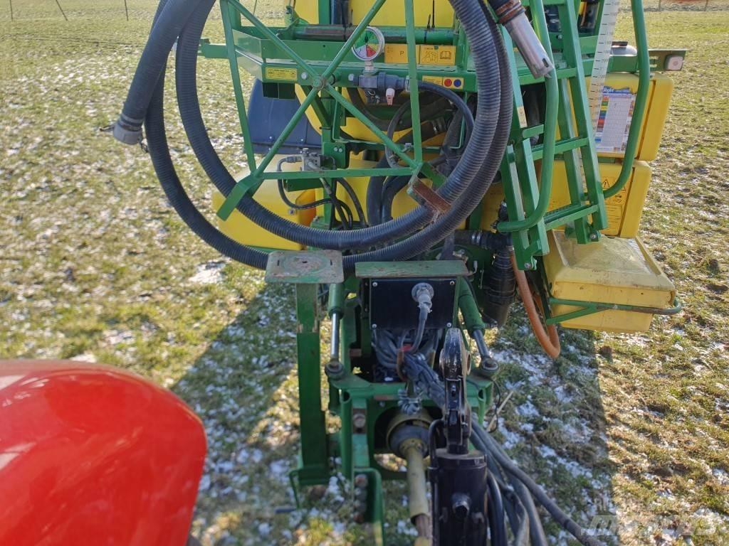 John Deere 840 Прицепные опрыскиватели