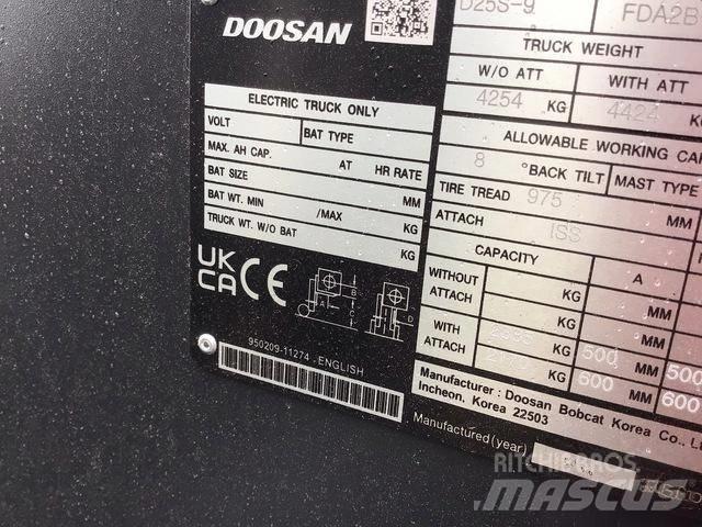 Doosan D25S-9 Дизельные погрузчики