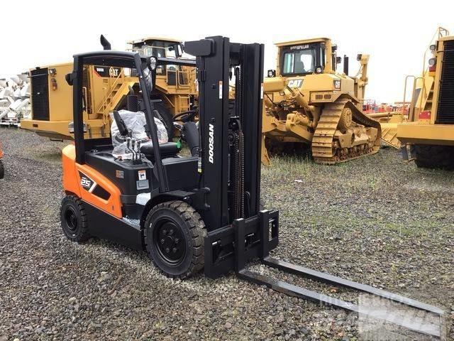 Doosan D25S-9 Дизельные погрузчики
