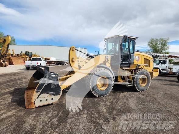CAT 930M Фронтальные погрузчики