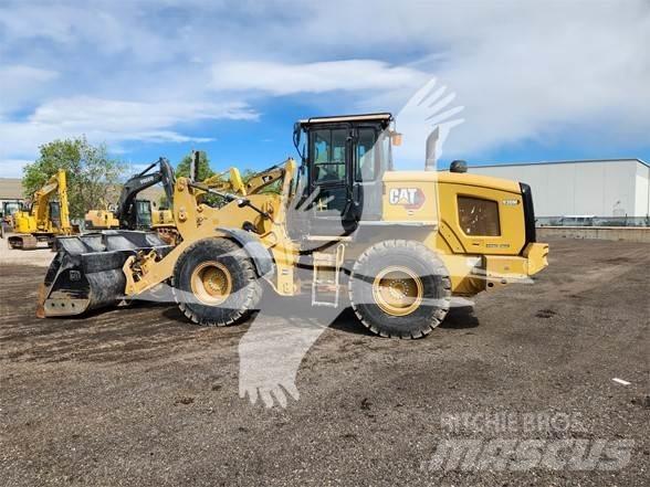 CAT 930M Фронтальные погрузчики