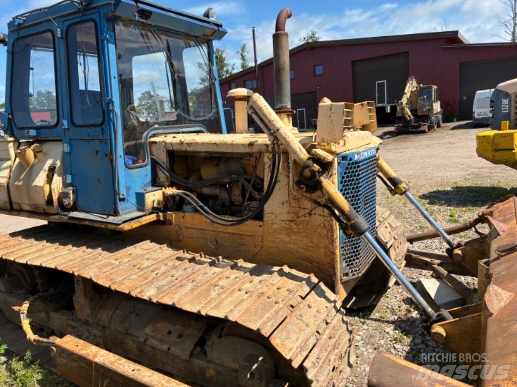 Komatsu D 41 P-3 Гусеничные бульдозеры