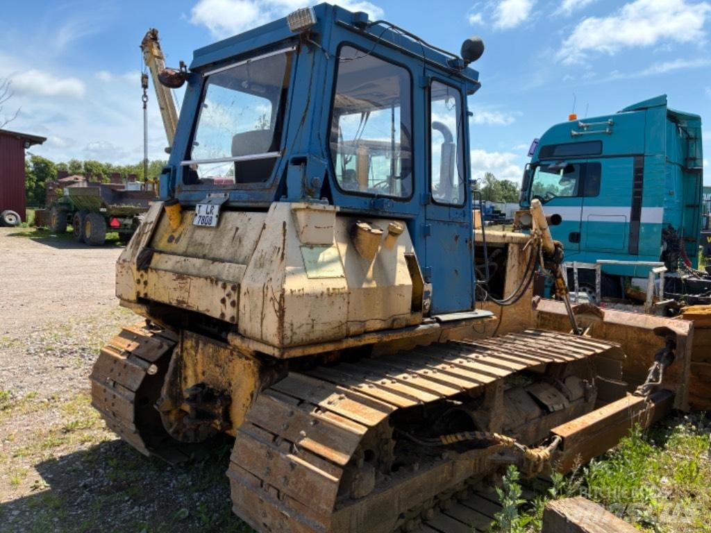 Komatsu D 41 P-3 Гусеничные бульдозеры