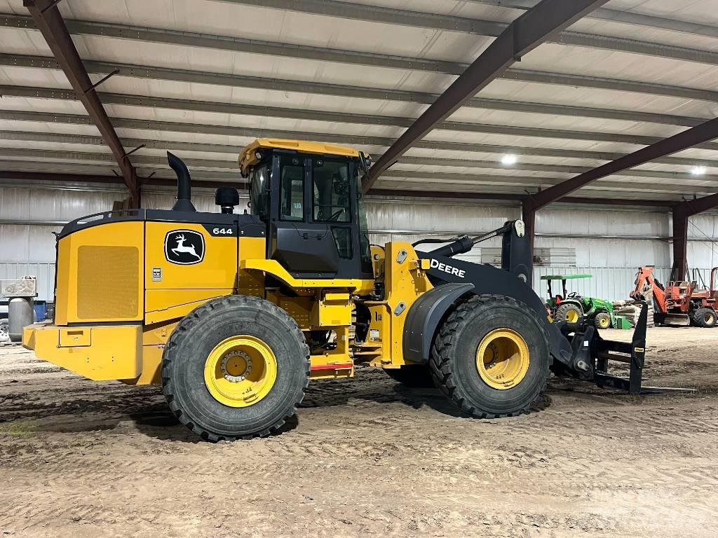 John Deere 644P Фронтальные погрузчики
