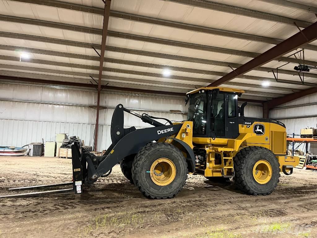 John Deere 644P Фронтальные погрузчики