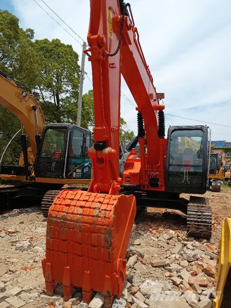 Hitachi ZX 135 Гусеничные экскаваторы