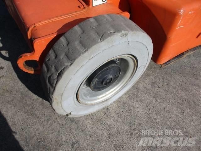 JLG E400AJP (817) Компактные самоходные стреловые подъемники