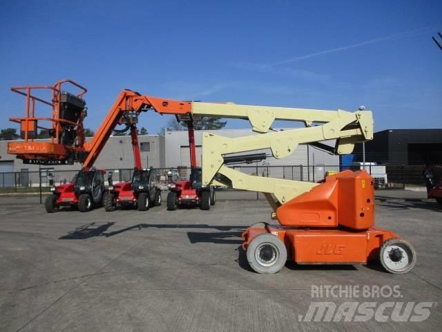 JLG E400AJP (817) Компактные самоходные стреловые подъемники