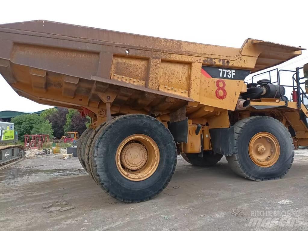 CAT 773 F Шарнирно-сочленённые самосвалы