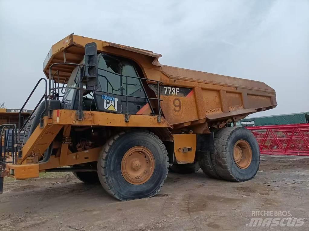 CAT 773 F Шарнирно-сочленённые самосвалы